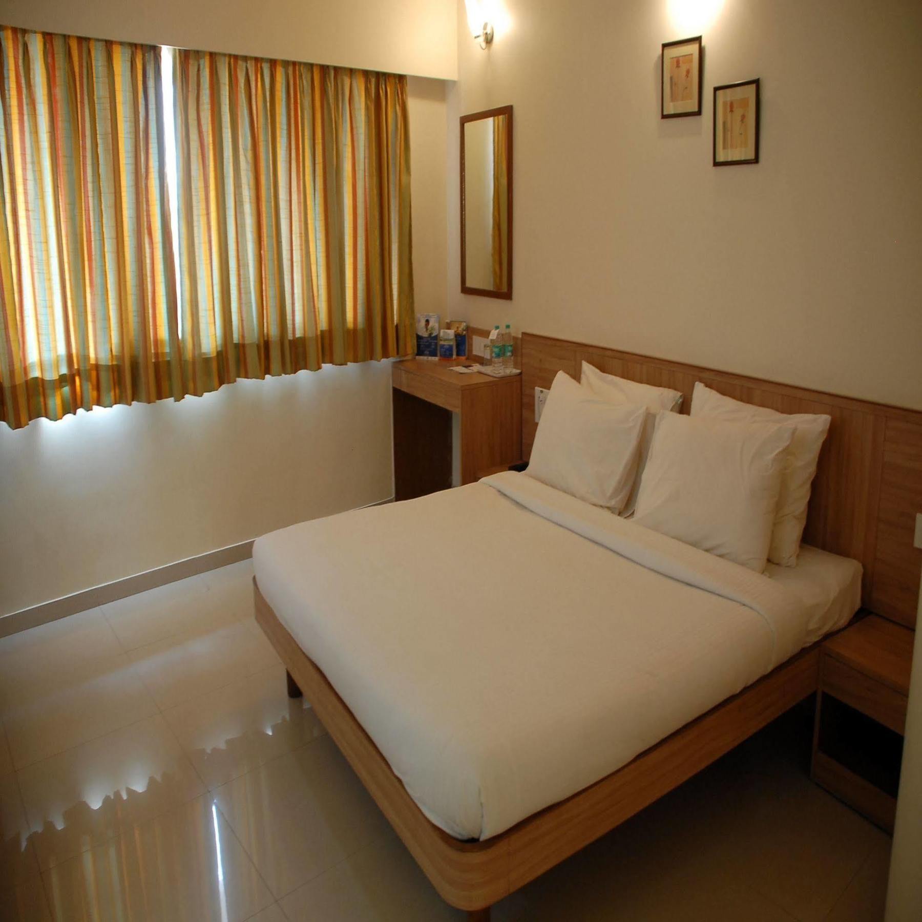 Sahil Sarovar Portico Lonavla Exterior foto