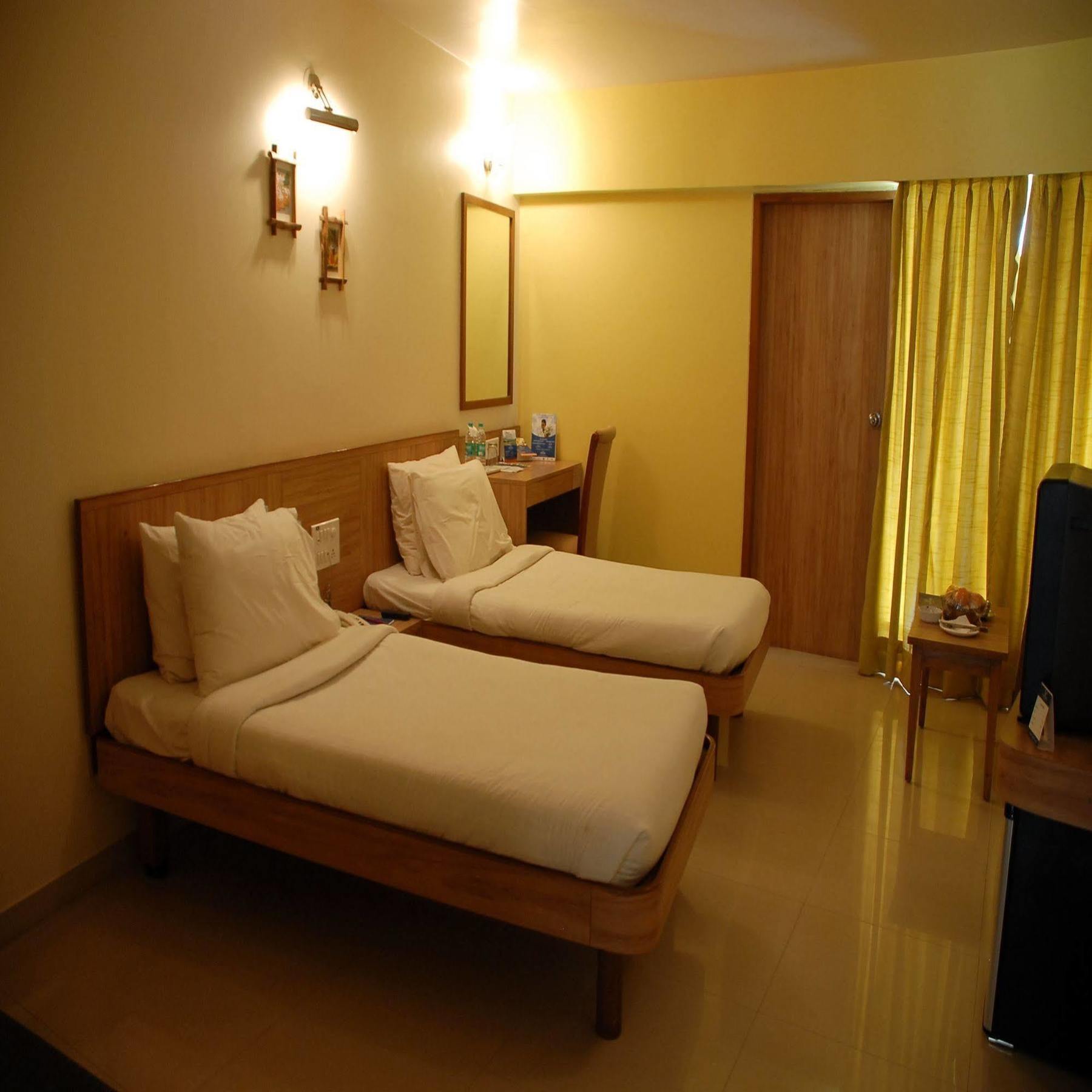 Sahil Sarovar Portico Lonavla Exterior foto