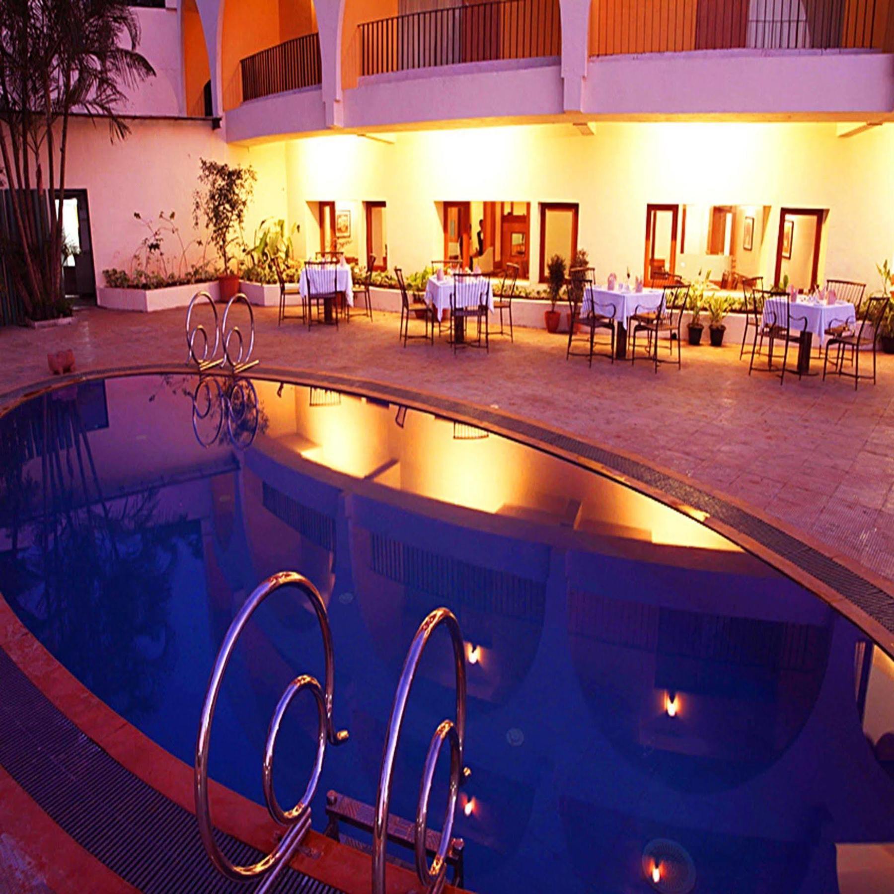 Sahil Sarovar Portico Lonavla Exterior foto